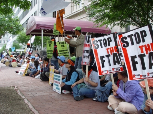 지난 6월초 미국 워싱턴DC에서 열린 한미FTA 반대 원정집회(자료 : 한미FTA저지 범국민운동본부)
