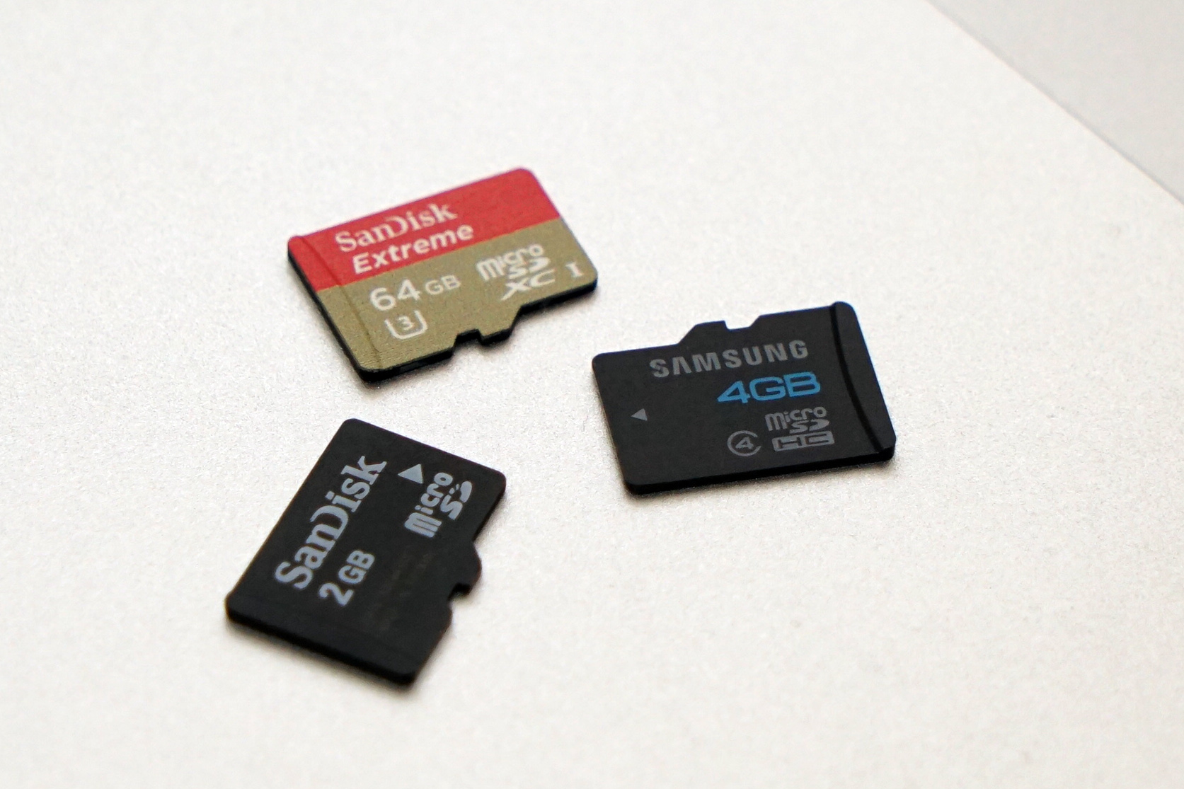 ▲  SD카드의 종류는 용량에 따라 다르다. 1세대 SD는 2GB, 2세대 SDHC는 4~32GB, 그리고 3세대 SDXC는 64GB~512TB까지 기록한다.