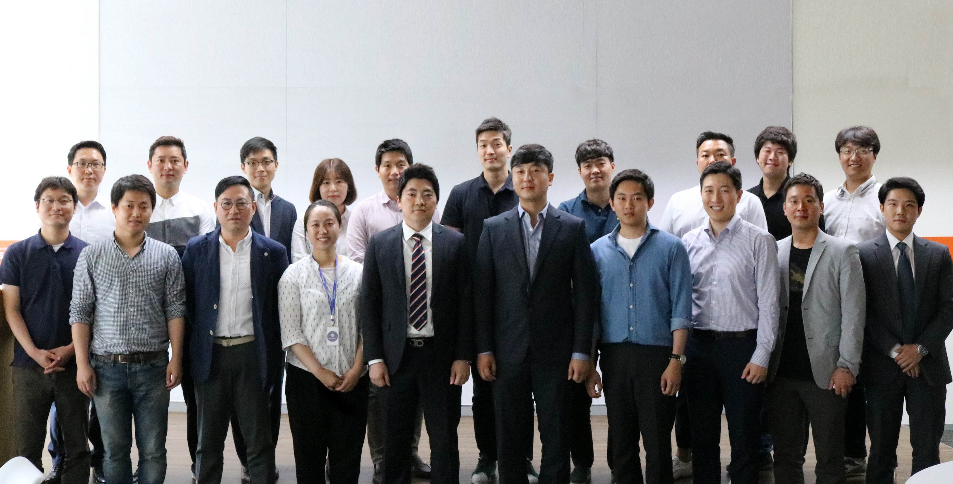 ▲  한국P2P금융협회는 회원사 22곳과 함께 지난 6월 23일(목) 하반기 활동 시작을 위한 화합의 자리를 가졌다.