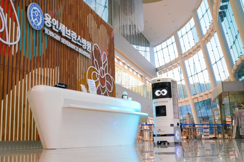 ▲ SK텔레콤과 용인세브란스병원이 공동 구축한 5G 복합방역로봇, 애칭은 '비누'다 (사진=SKT)