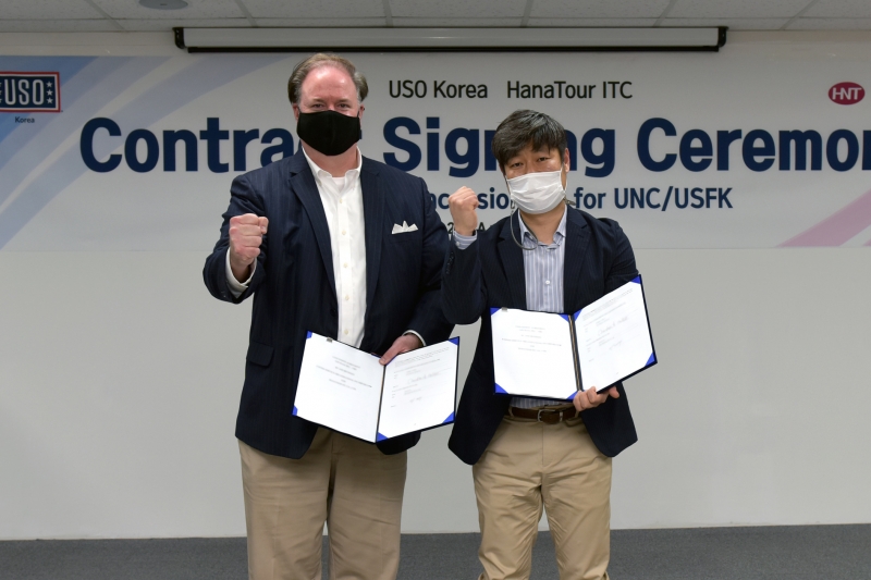 ▲ (왼쪽)이제우 하나투어 ITC 대표이사와 더글러스 볼탁 USO 코리아 지사장 (하나투어 제공)