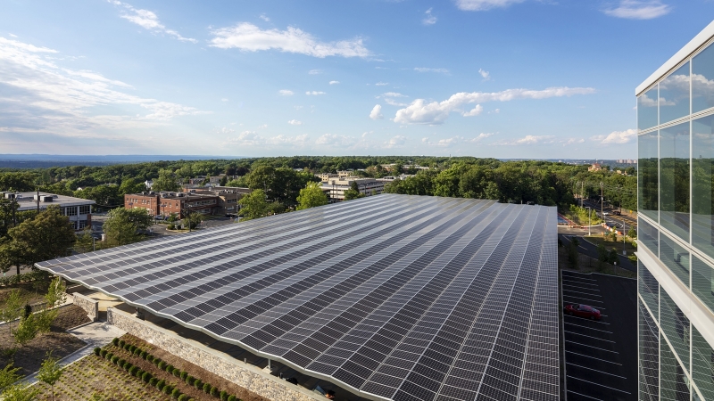 ▲ 지난해 상반기에 완공한 LG전자 북미법인 신사옥은 지붕에 태양광 패널을 설치해 재생에너지를 생산하고 사용한다. (사진=LG전자.)