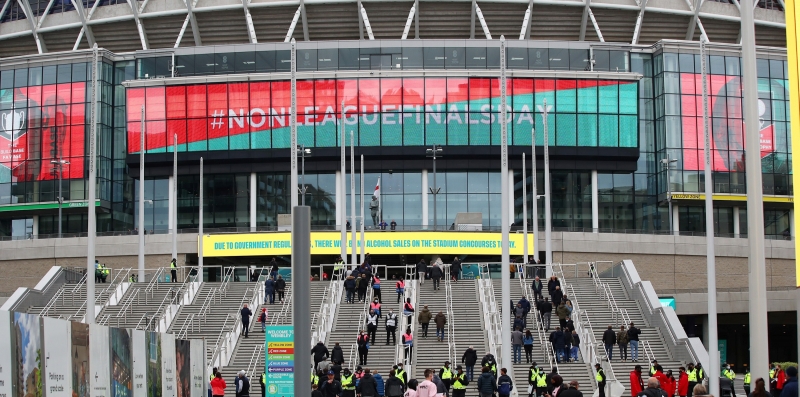 ▲ LG전자가 영국 웸블리 스타디움(Wembley Stadium)에 설치한 초대형 LED 사이니지 모습.(사진=LG전자)