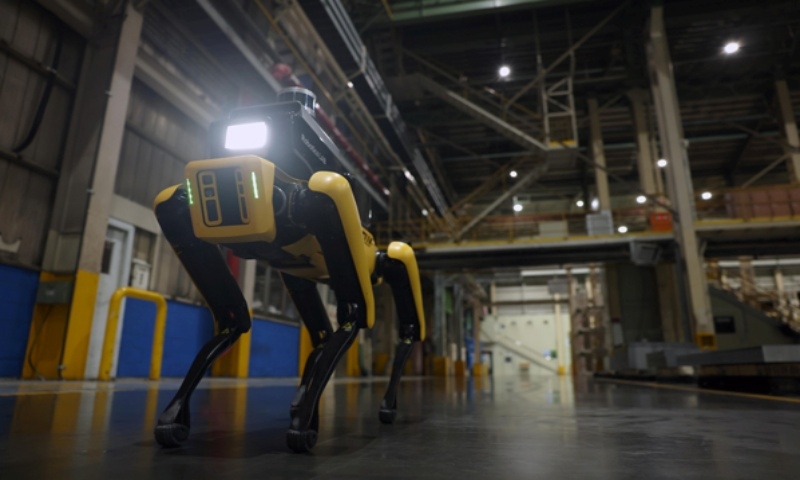▲ 기아 광명공장에 투입된 공장안전서비스로봇.(사진=현대차그룹)