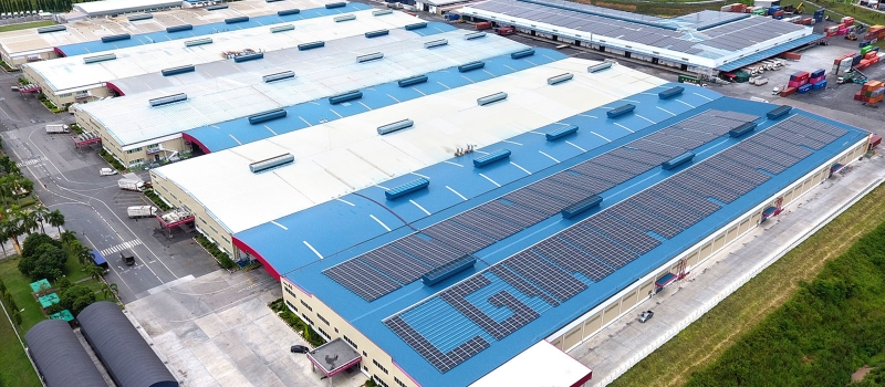 ▲ 태국 라용(Rayong) 소재 LG전자 생활가전 생산공장 옥상에 태양광 패널이 설치된 모습. (사진=LG전자)