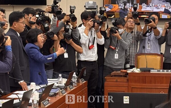 이달 14일 서울 여의도 국회에서 열린 과방위의 방송미디어통신위원회 국정감사에서 여당 의원들이 야당 의원에게 반발하고 있다. /사진= 윤상은 기자