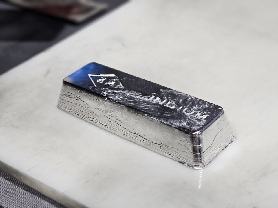 고려아연이 온산제련소에서 생산한 인듐 괴. 한 덩어리 시세는 250만원 정도다. /사진=최지원 기자