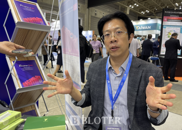 일본 요코하마에서 열린 아시아 최대 규모 전시회 '바이오재팬2025'에서 유승호 유스바이오글로벌 대표이 기자의 질문에 답하고 있다. /사진=주샛별 기자 