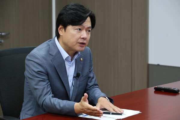 김현정 더불어민주당 의원이 블로터와 인터뷰하고 있다. / 사진 제공=김현정 의원실