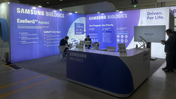 삼성바이오로직스 부스. '1324kL'를 내세움으로써 자사 생산능력을 강조했다. /사진=이승준 기자