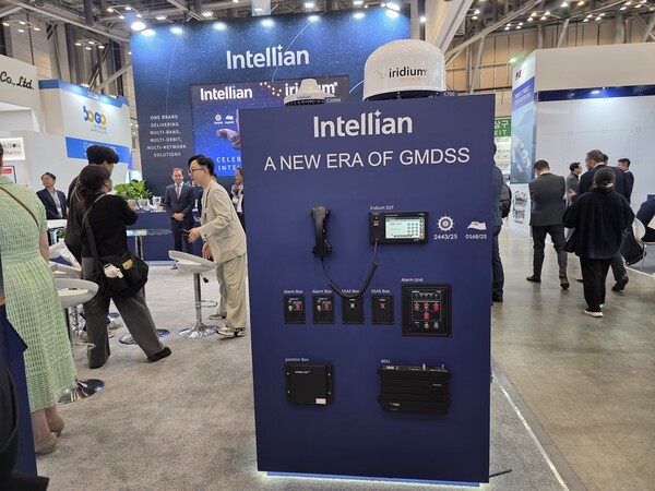 인텔리안테크 부스에서 소개된 GMDSS 신제품 /사진=김가영 기자