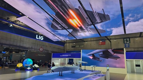 경기도 고양시 킨텍스에 마련된 ADEX 2025 LIG넥스원 부스 전경 / 사진=LIG넥스원 제공