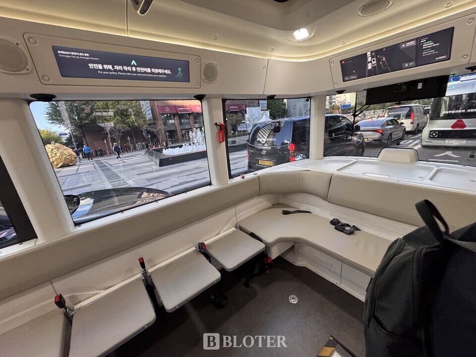 운전석과 운전대의 개념이 따로 존재하지 않는 오토노머스에이투지 로이 자율주행 셔틀 실내/사진=조재환 기자