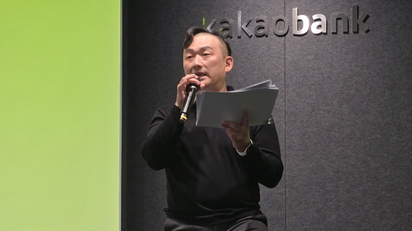 이재욱 카카오뱅크 AI고객서비스개발팀장이 '카뱅 커넥트 2025'에서 취재진 질의에 답하고 있다. /사진=김홍준 기자