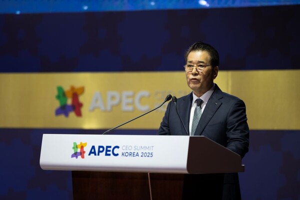 스코그룹 장인화 회장이 APEC CEO Summit이 열리는 경주 예술의전당에서 기조연설을 하고 있다./사진=포스코홀딩스