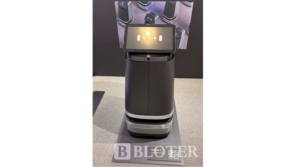 네이버가 6일 서울 강남구 코엑스에서 열린 팀네이버 통합 콘퍼런스 단26에서 공개한 자율주행 로봇 루키2 /사진= 윤상은 기자