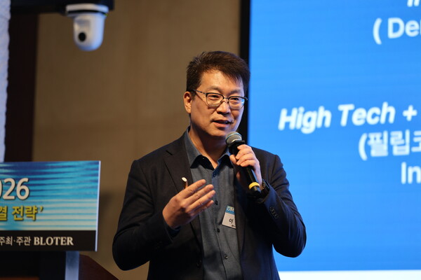 이진수 NHN데이터 대표가 10월29일 서울시 서초구 엘타워에서 열린 '디지털마케팅&테크놀로지 서밋 2026'에서 인플루언서 마케팅에 대해 발표하고 있다. /사진=블로터