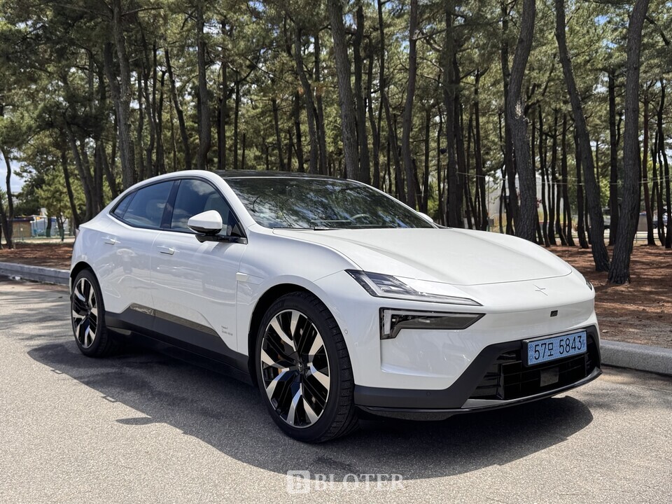 2026 폴스타4 22인치 퍼포먼스팩/사진=조재환 기자