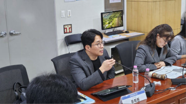 유희원 국민연금연구원 연구위원이 7일 토론회에서 국민연금 사각지대 현황 및 대안에 대한 설명을 하고 있다. /사진=조윤호 기자