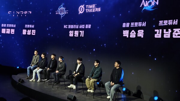 엔씨소프트 게임 개발진들. (왼쪽부터) 배재현, 황성진, 임원기, 백승욱, 김남준, 이성구, 최홍영 프로듀서. 