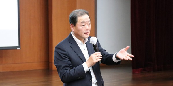 빈중일 KB캐피탈 대표이사 사장이 1월 '2025년 KB캐피탈 경영전략회의'에서 발언하고 있다. / 사진 제공=KB캐피탈