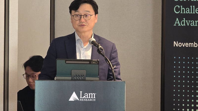 박준홍 램리서치코리아 대표가 14일 서울 강남구 웨스틴 파르나스 호텔에서 열린 기자간담회에서 발언하고 있다./사진=권용삼 기자