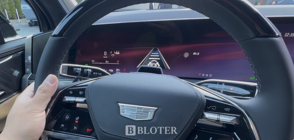 캐딜락 에스컬레이드 IQ 차량 내부 클러스터에 등장하는 ADAS 그래픽/사진=조재환 기자