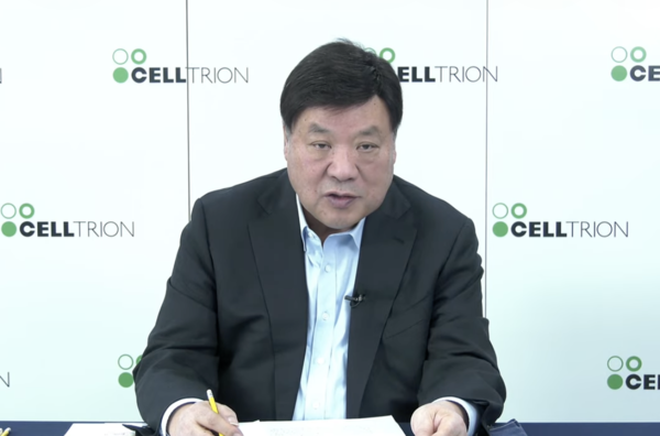 19일 오전 10시 열린 셀트리온 온라인 간담회에서 서정진 회장이 답변하고 있다. / 사진=셀트리온