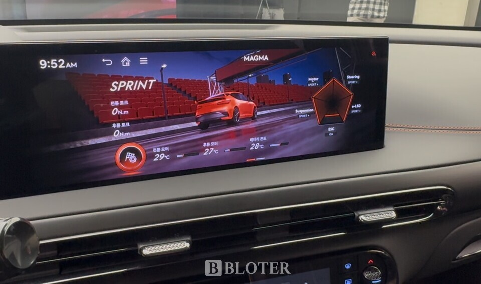 제네시스 GV60 마그마 스프린트 모드 실행 화면이 센터페시아 디스플레이에 나타난 모습/사진=조재환 기자