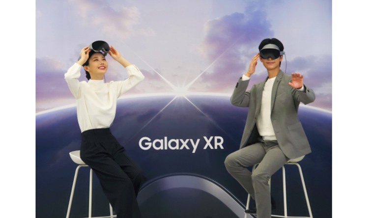 지난달 서울 서초구 삼성 강남에서 열린 기자 간담회에서 모델들이 새롭게 공개된 '갤럭시 XR'을 소개하는 모습./사진 제공=삼성전자