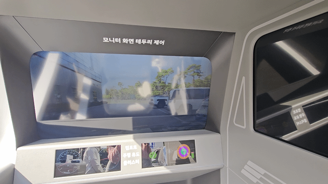 19일 경기 화성시 현대차·기아 남양연구소에서 열린 '2026 아이디어 페스티벌'에서 전시된 'ComfortDrive' 팀의 '멀미 Zero' 시제품 내부. 시각적 감각 충돌을 최소화하기 위해 주행 상황에 맞춰 모니터 화면 테두리와 차량 내부 조명을 제어한다. /사진=최지원 기자