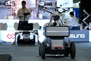 땅부터 하늘까지...고성엔지니어링이 제시한 로봇의 미래 [현장+] - 뉴스 썸네일 이미지