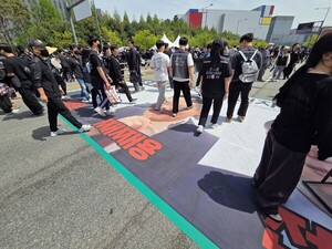 "경영진 조롱은 선 넘었지"... 경찰까지 출동시킨 삼성전자 노조의 행태