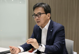 휴온스, 완전자본잠식 자회사 합병...'재무·사업' 두토끼 - 뉴스 썸네일 이미지